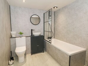 Cottage | Phòng tắm | Buồng tắm vòi sen