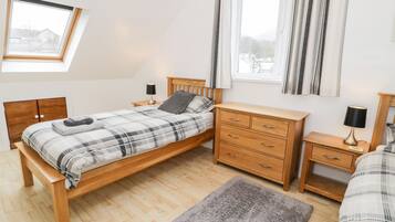 Cottage | 5 bedrooms, individually decorated, individually furnished, free WiFi