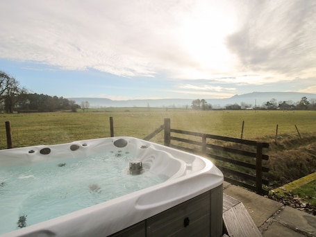 Cottage | Property grounds