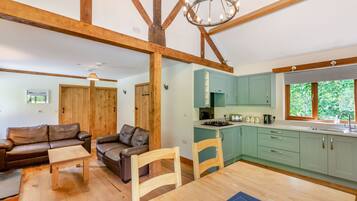 Cottage | Private kitchen | Microwave, stovetop, dishwasher, cookware/dishes/utensils