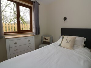 2 bedrooms, individually decorated, individually furnished, free WiFi