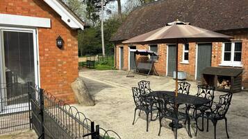 Cottage | Outdoor dining