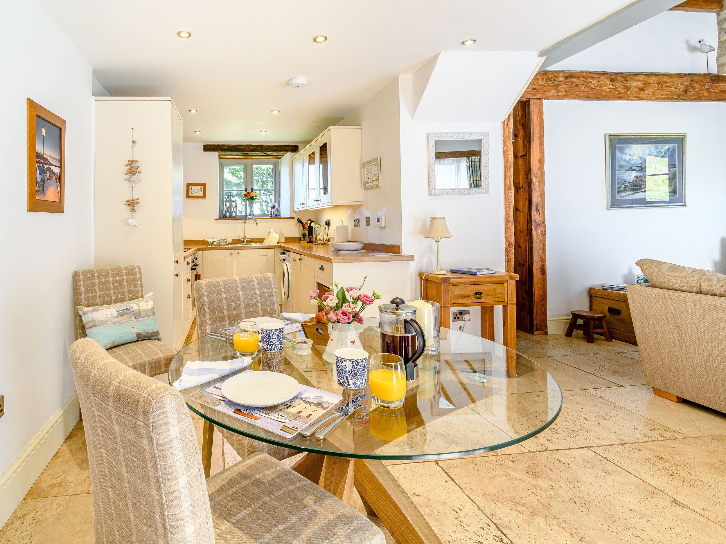 Cottage | Private kitchen | Microwave, stovetop, dishwasher, cookware/dishes/utensils