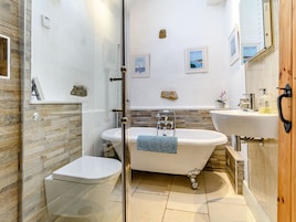Cottage | Bathroom | Shower