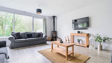 Cottage | Living area | TV