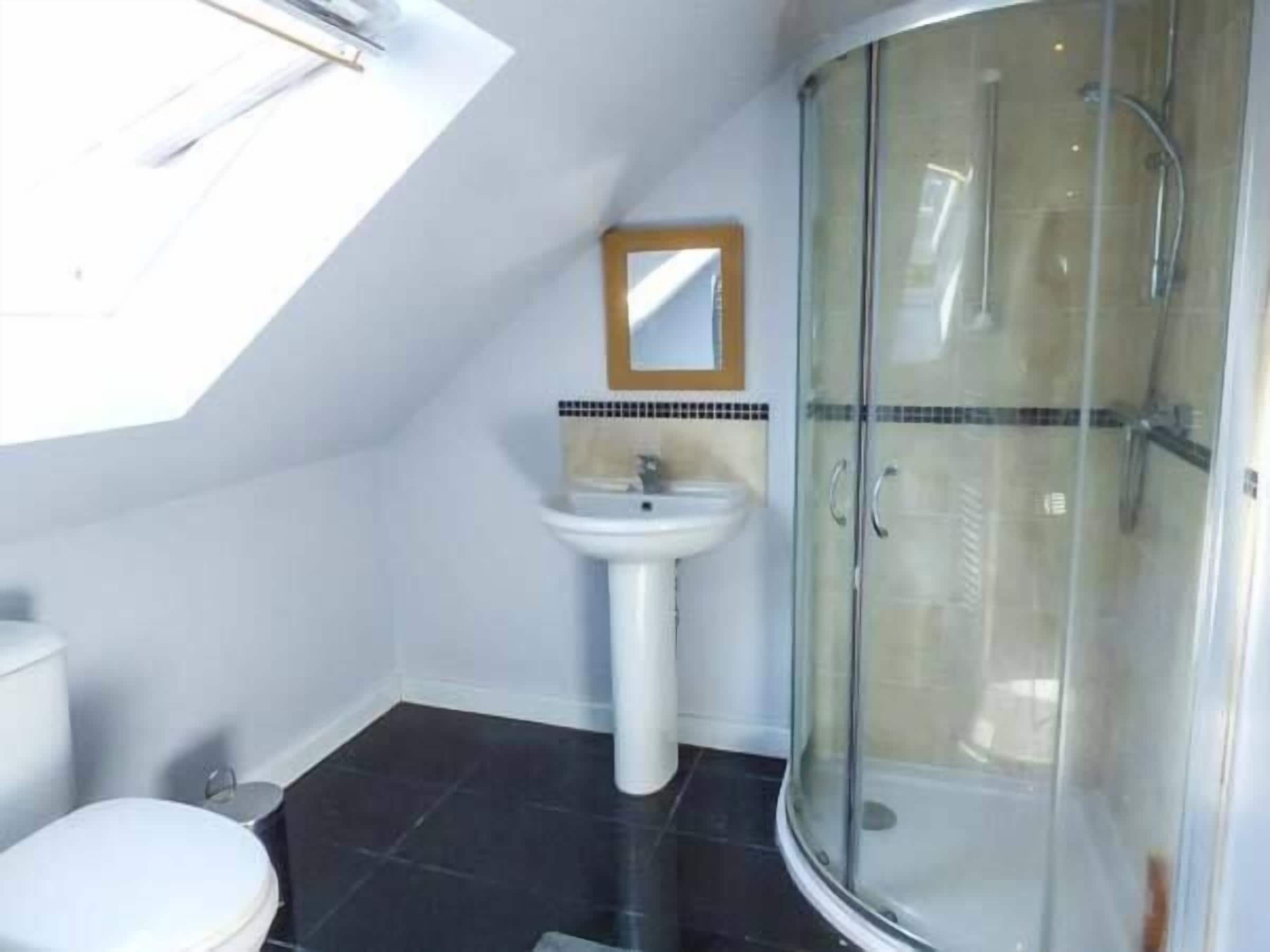 Cottage | Bathroom | Shower