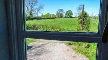 Cottage | 2 bedrooms, individually decorated, individually furnished, free WiFi