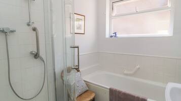 Cottage | Bathroom | Shower