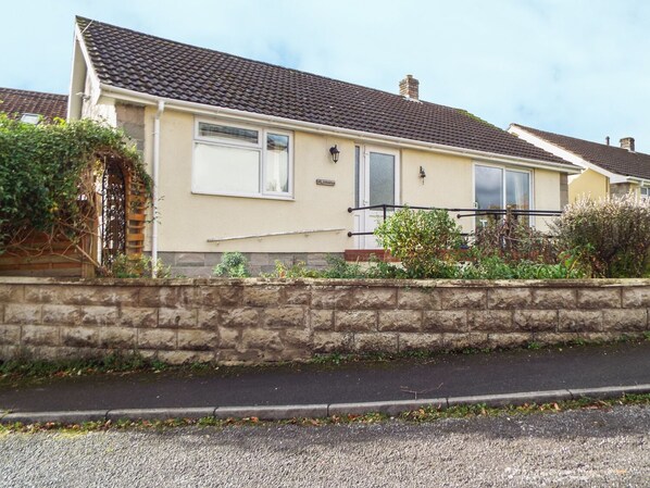 Exterior - Lamora (Cheddar)