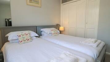 Cottage | 2 bedrooms, free WiFi, individually decorated, individually furnished