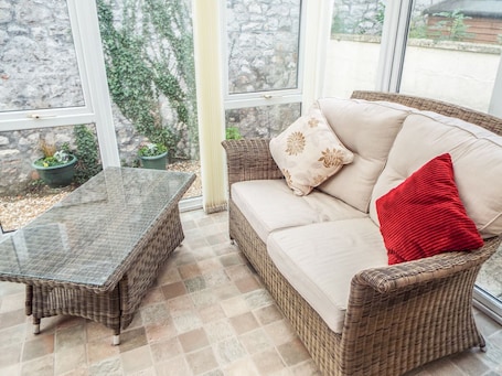 Cottage | 2 bedrooms, individually decorated, individually furnished, free WiFi