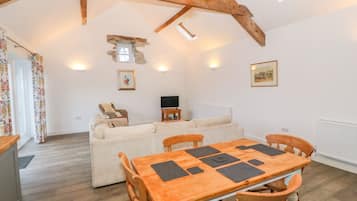 Cottage | Dining
