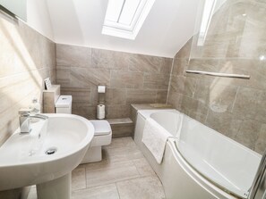 Cottage | Bathroom - Broadwood Barn (Hope Valley)