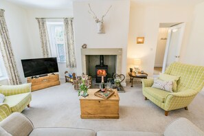 Cottage | Living area | TV