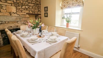 Casa de campo | Cocina privada | Placa de cocina, lavavajillas, trona infantil y utensilios de cocina