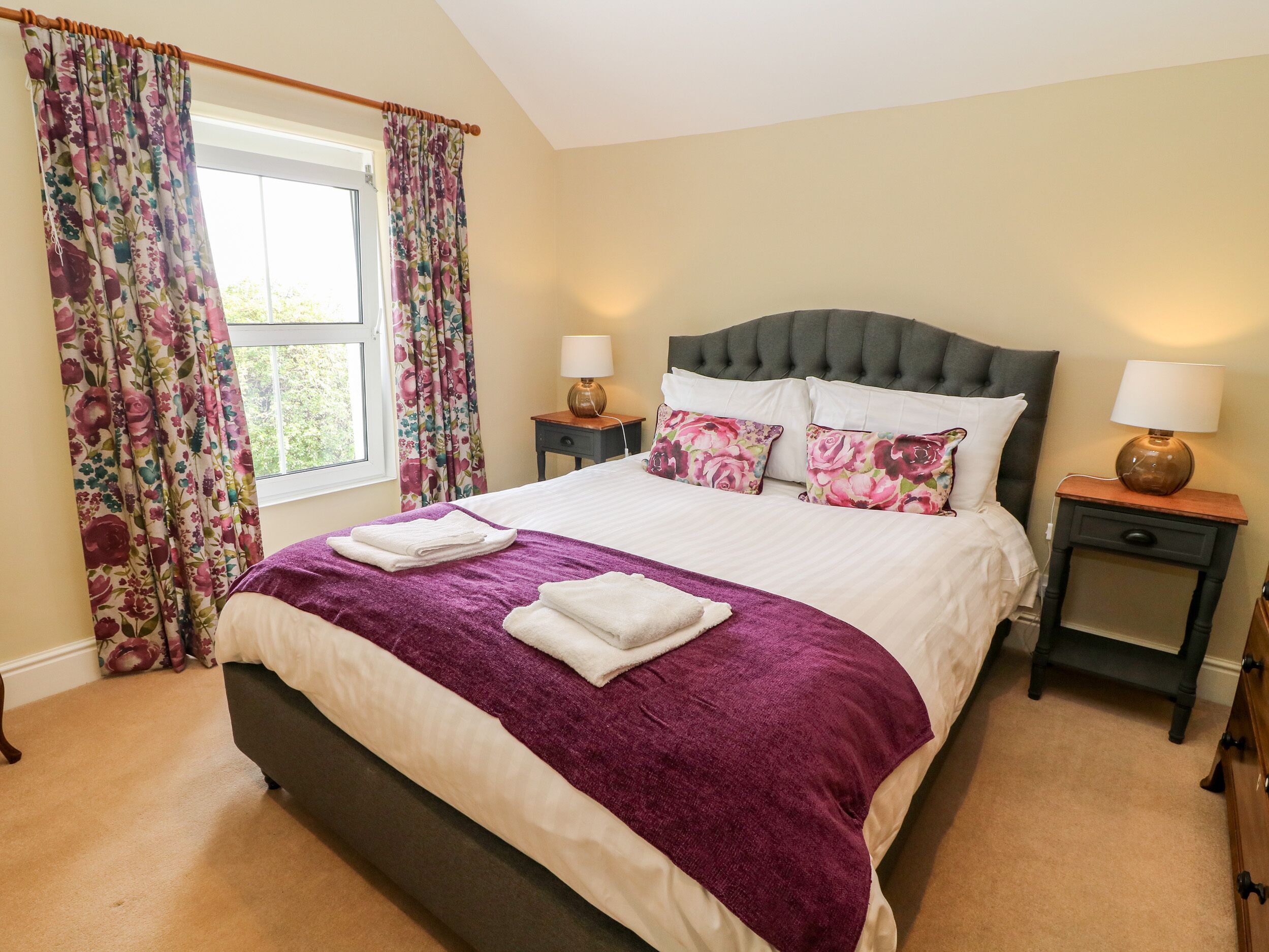 Cottage | 4 bedrooms, individually decorated, individually furnished, free WiFi