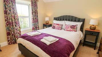 Cottage | 4 bedrooms, individually decorated, individually furnished, free WiFi