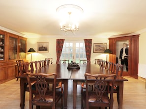 Cottage | Dining