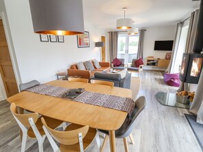 Cottage | Dining - Lily-pad Lodge (Lincoln)