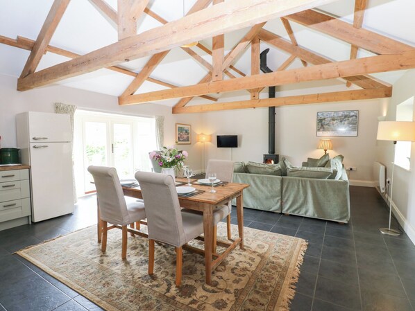 Cottage | Dining