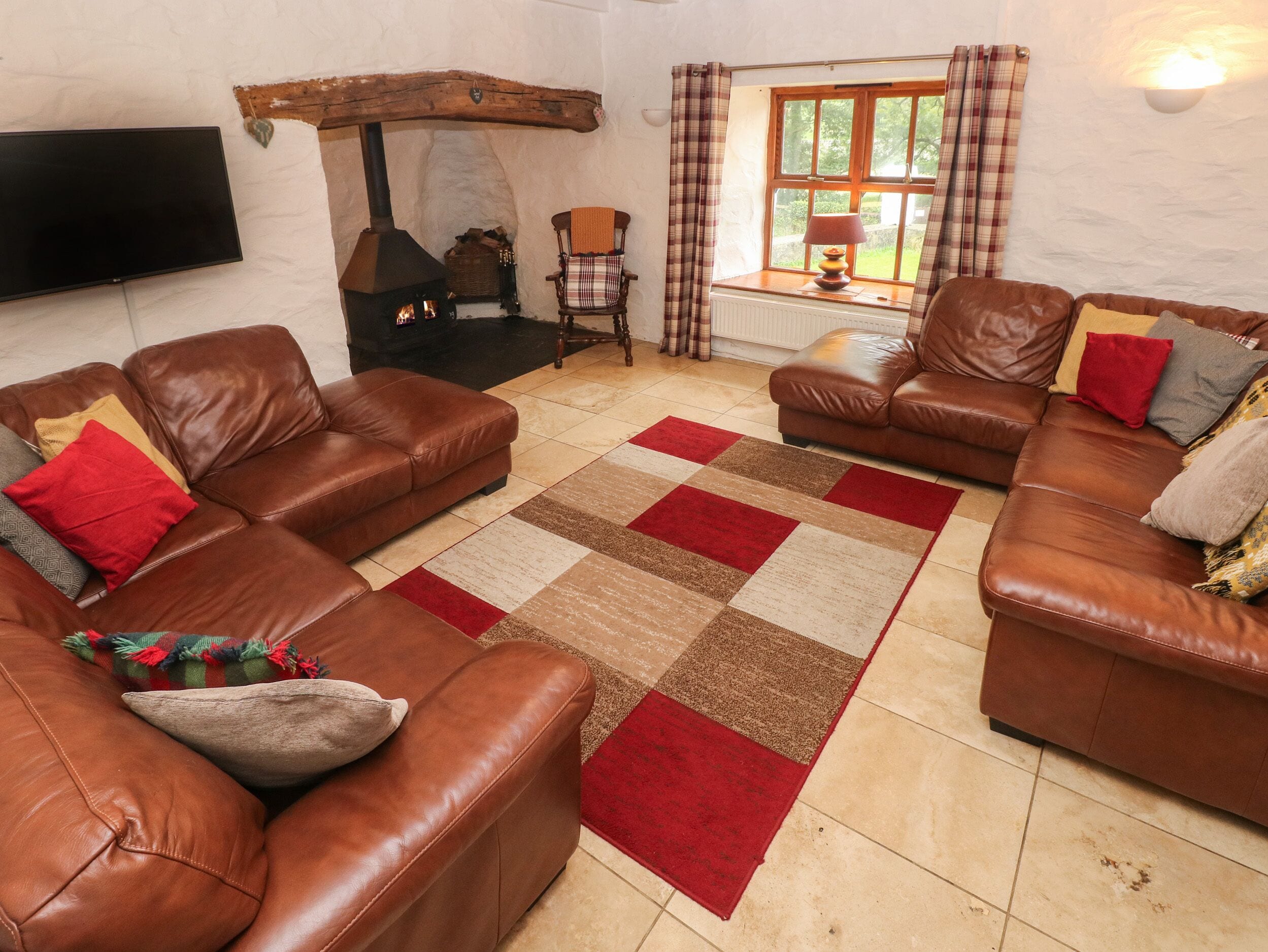 Cottage | Living area | TV