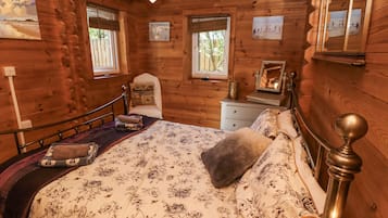 Cottage | 2 bedrooms, individually decorated, individually furnished, free WiFi
