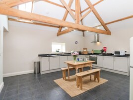 微波炉、炉灶、洗碗机、厨具/餐具