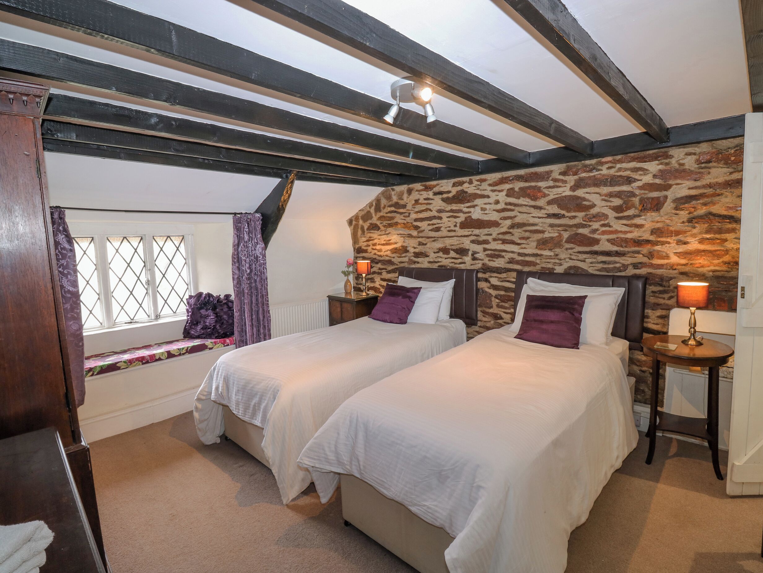 Cottage | 4 bedrooms, individually decorated, individually furnished, free WiFi