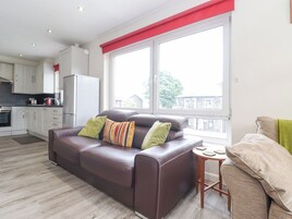 Cottage | Living area | TV