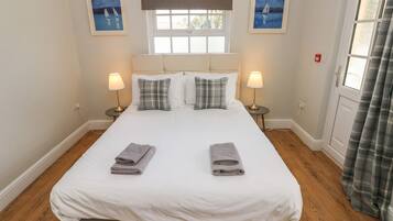 Cottage | 2 bedrooms, individually decorated, individually furnished, free WiFi