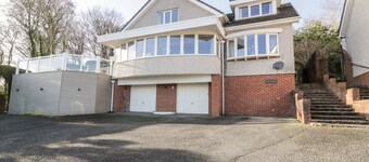 11 Glyn Garth Mews