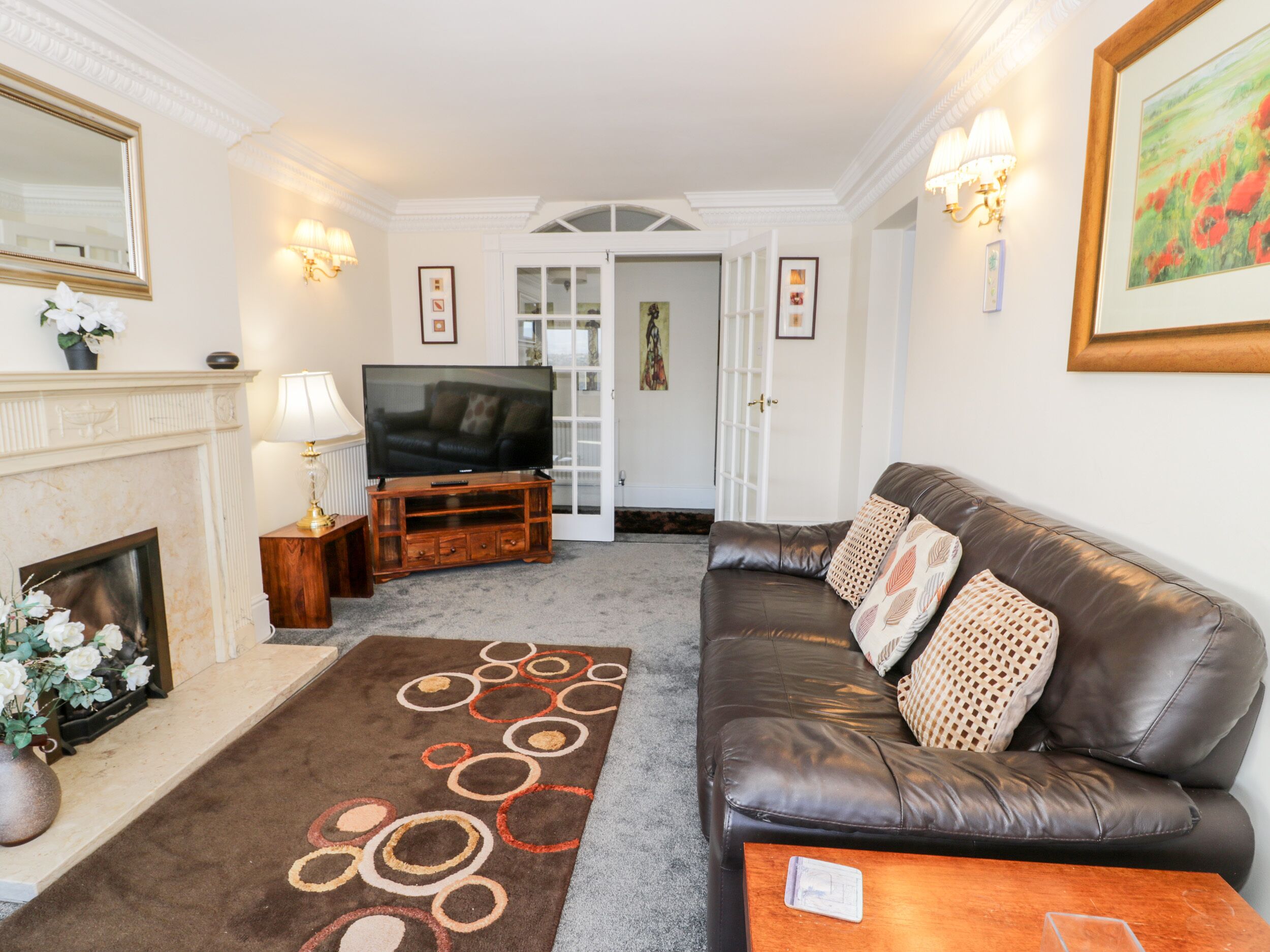 Cottage | Living area | TV