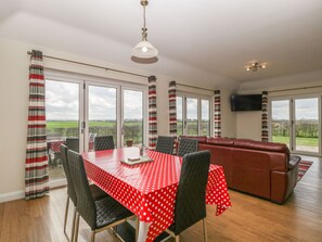 Cottage | Dining