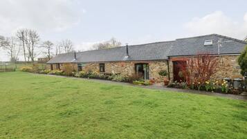 Cottage | Property grounds