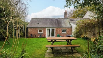 Cottage | Outdoor dining