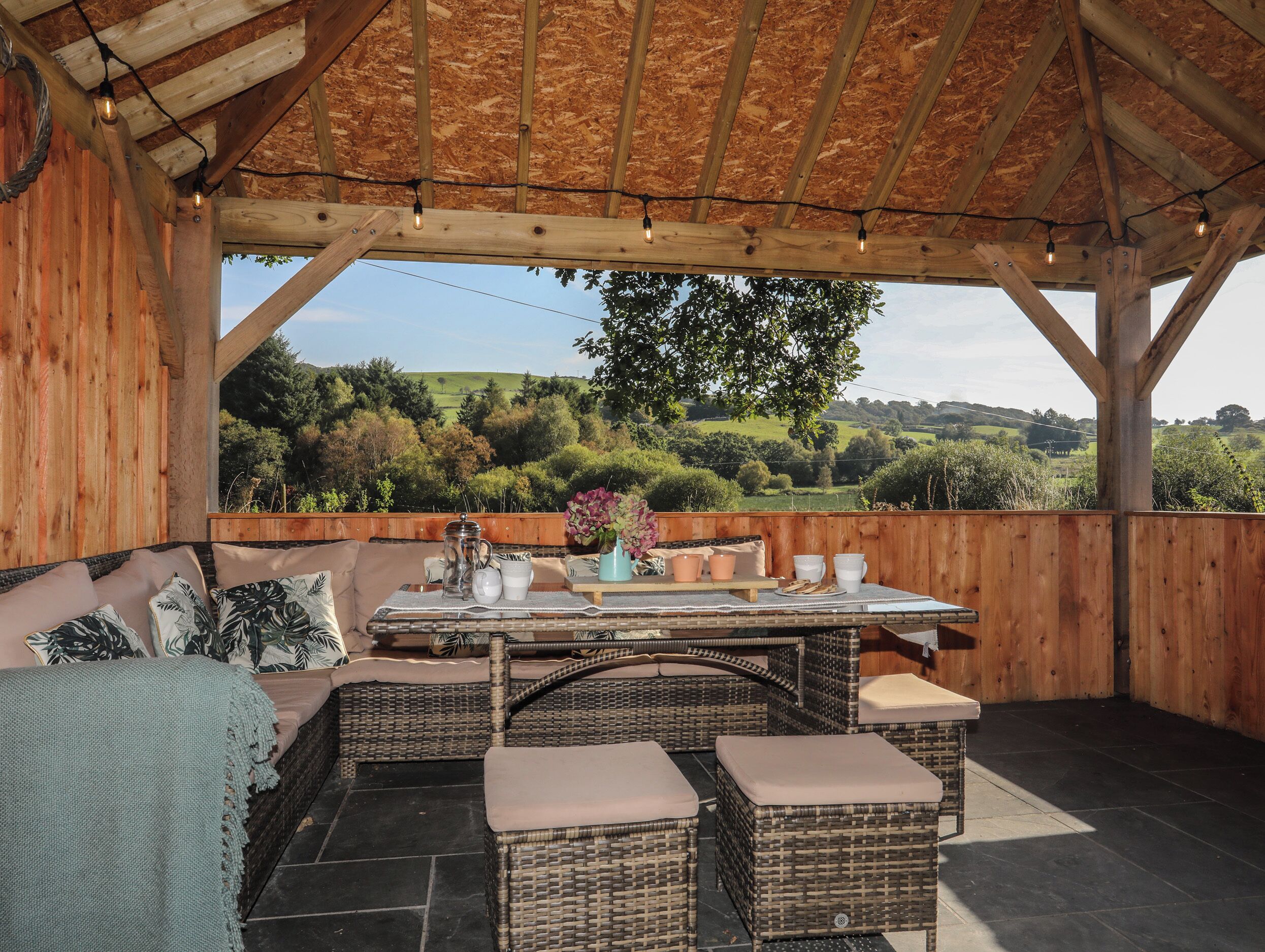 Cottage | Outdoor dining