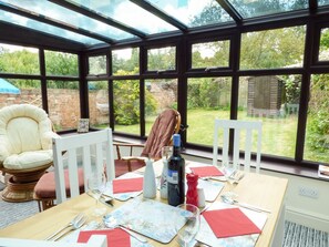 Cottage | Dining - 27 Swan Street (Sudbury)