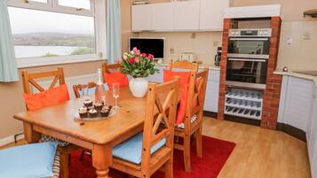 Cottage | Dining