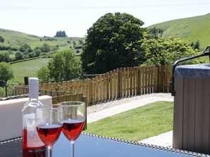 Cottage | Balcony - 1 Beacon View Barn (Llandrindod Wells)