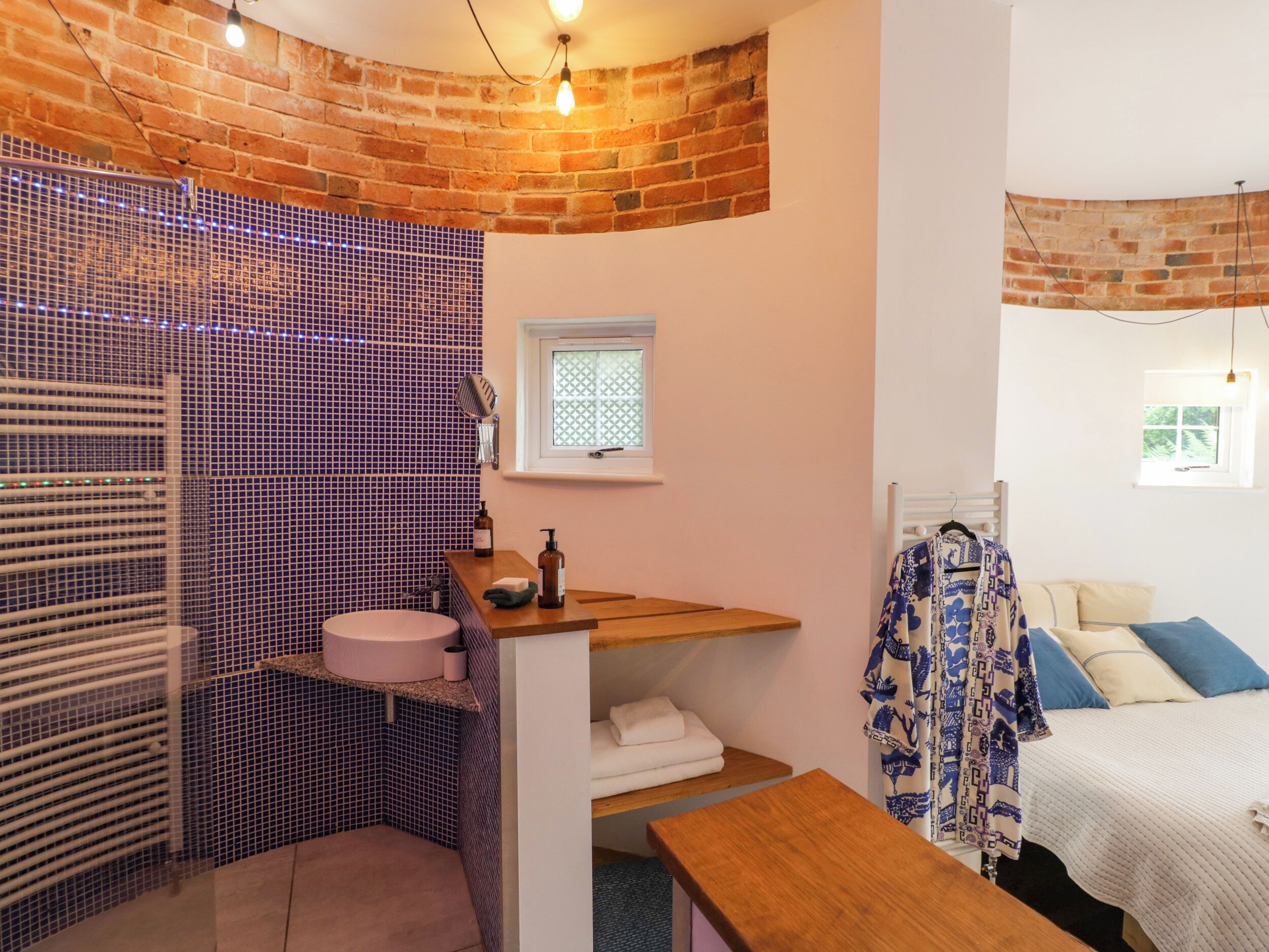 6 bedrooms, WiFi (free), individually decorated, individually furnished