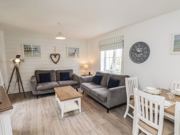 Cottage | Living area | TV