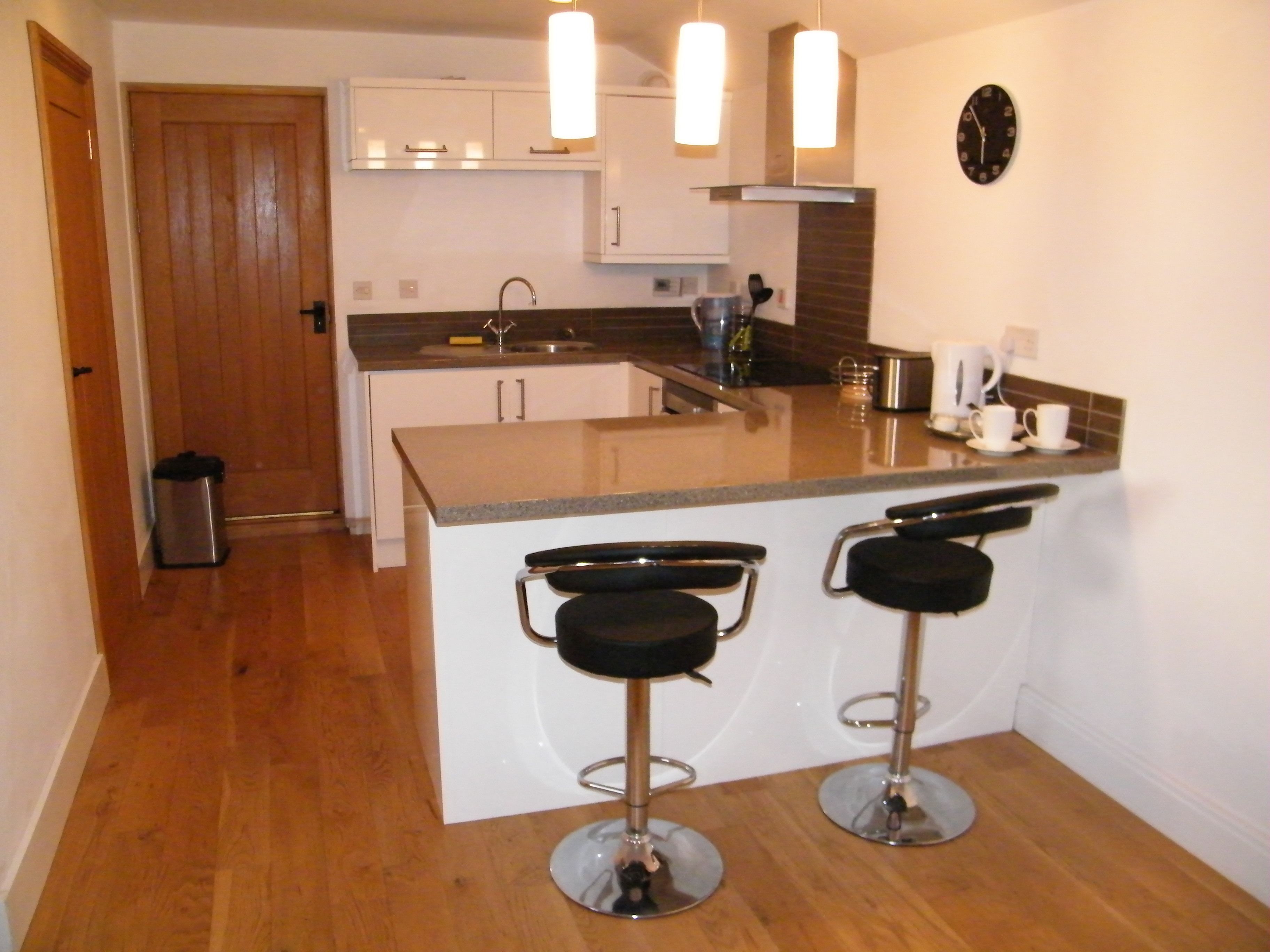 Family Apartment, 2 Bedrooms, River View, Annex Building | Private kitchen | Fridge, microwave, oven, electric kettle