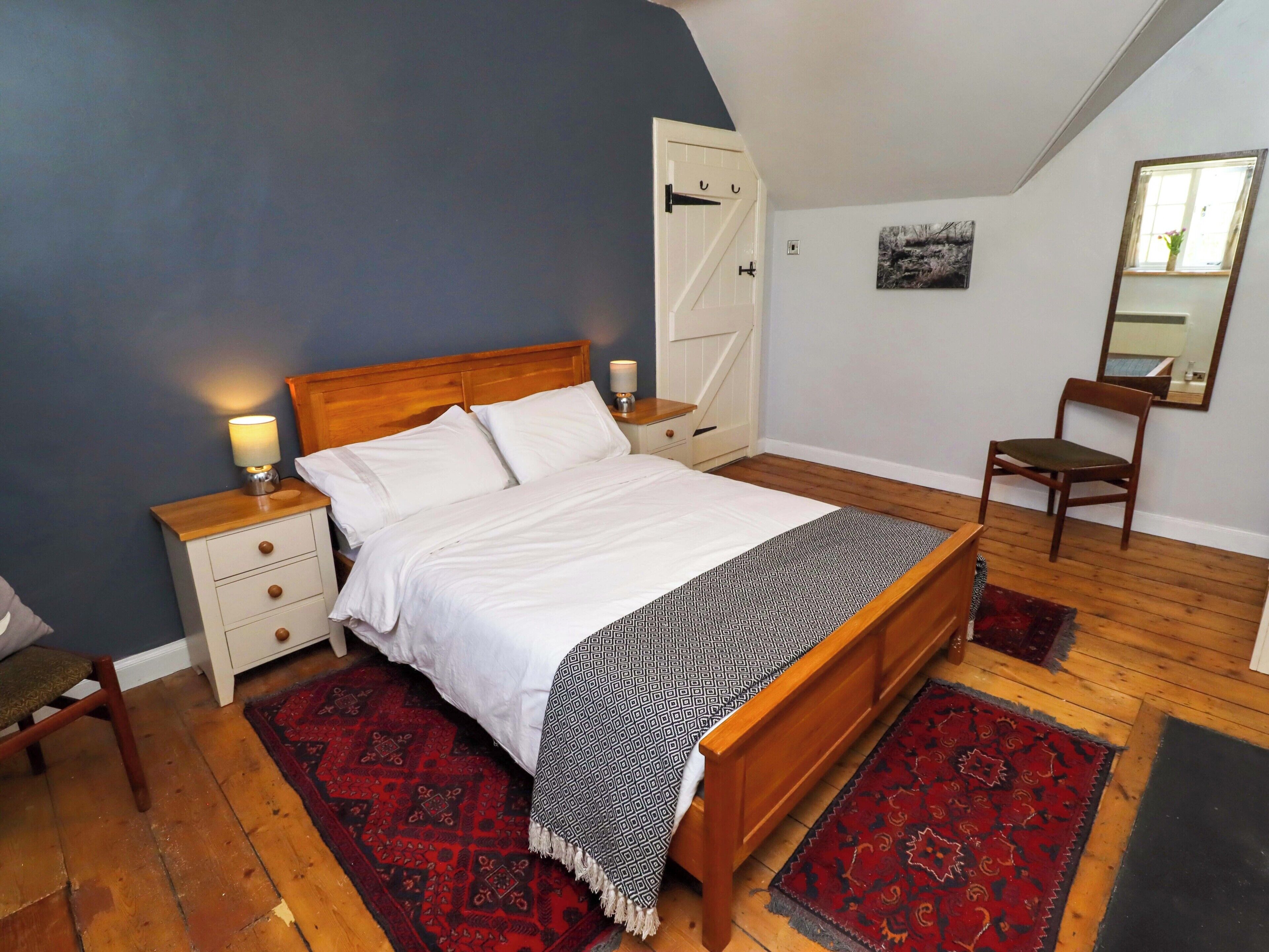 2 bedrooms, individually decorated, individually furnished, free WiFi