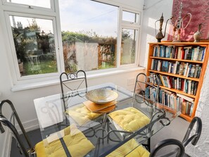 Cottage | Dining - The Flat At Brwyn (Holywell)