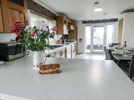 Casa de campo | Cocina privada | Lavavajillas y utensilios de cocina