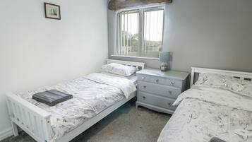 Cottage | 3 bedrooms, individually decorated, individually furnished