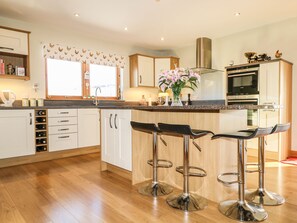 Cottage | Cucina privata | Microonde, piano cottura, lavastoviglie, seggiolone