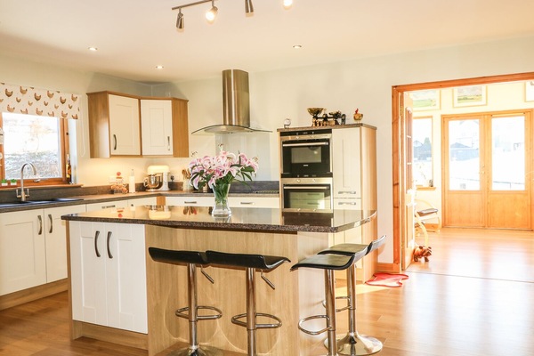Cottage | Private kitchen | Microwave, stovetop, dishwasher, highchair