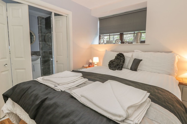 Cottage | 1 bedroom, individually decorated, individually furnished, free WiFi