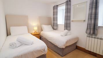 2 habitaciones, decoración personalizada y muebles diferentes